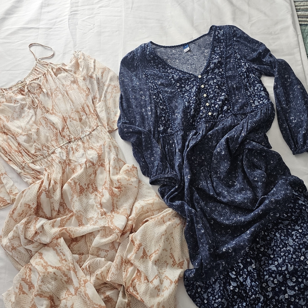 Bundles Womens Midi Dress. Size Small.  Measure In Description